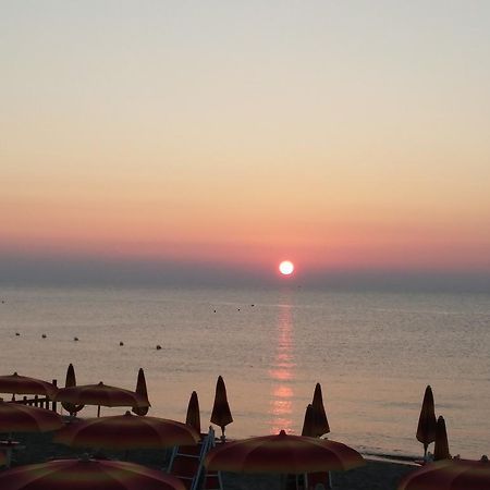 Blumen Bad Beach Appartement Metaponto Buitenkant foto